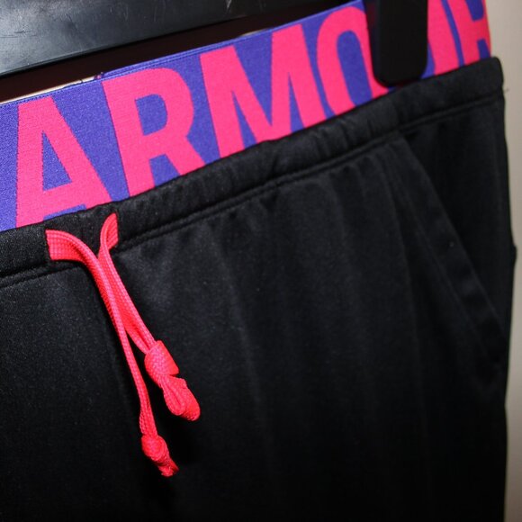 FREE WITH ANY BUY❤️UNDER ARMOUR Girls Graphic Tracksuit Trousers Pants Leggings - Picture 2 of 5